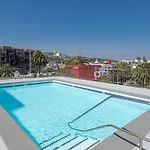 Modern Escape In Hollywood With Rooftop & City Views