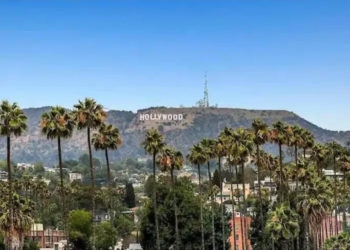 Modern Escape In Hollywood With Rooftop & City Views