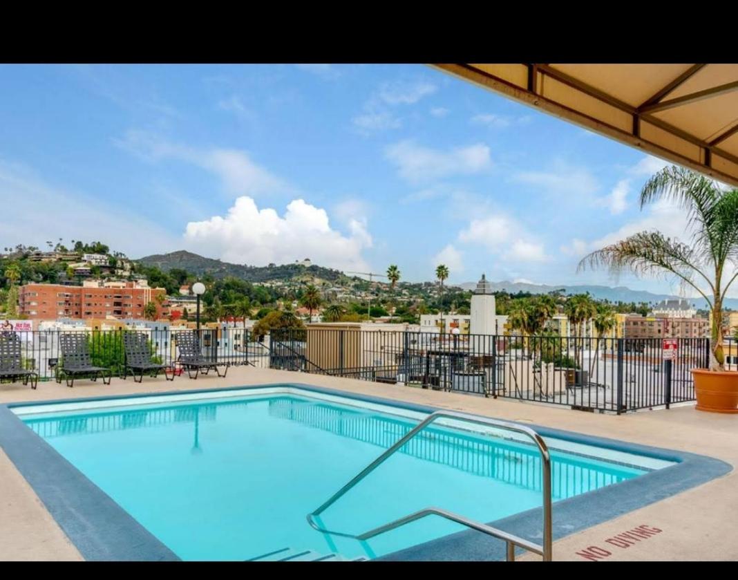 Modern Escape In Hollywood With Rooftop & Views Los Angeles