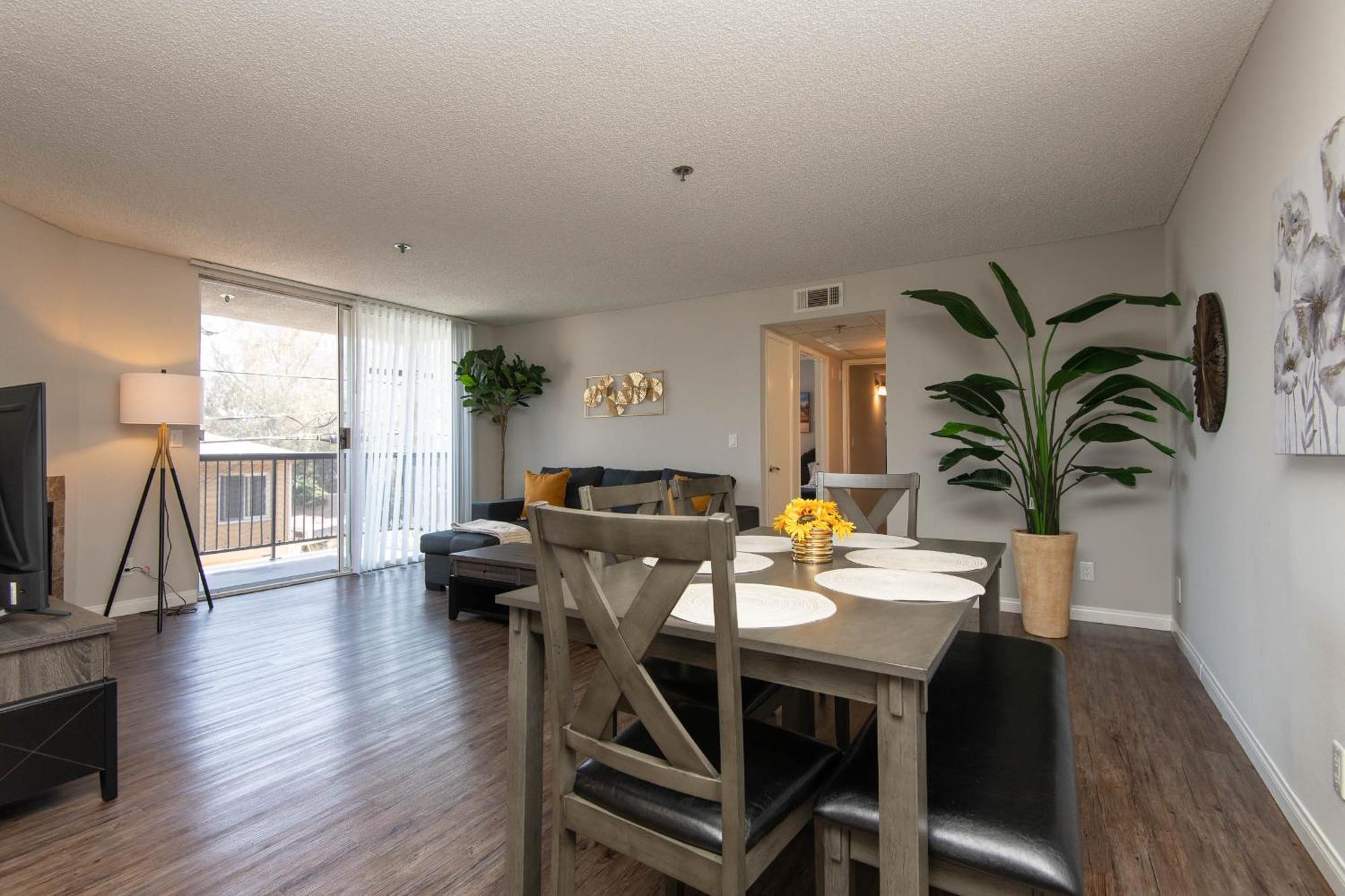 Modern Escape In Hollywood With Rooftop & Views *